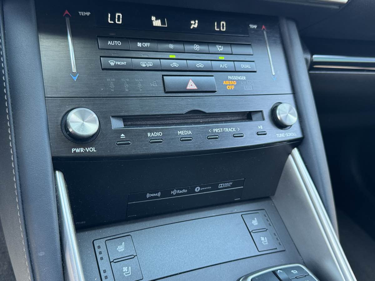 2017 Lexus IS 200t - Photo 31