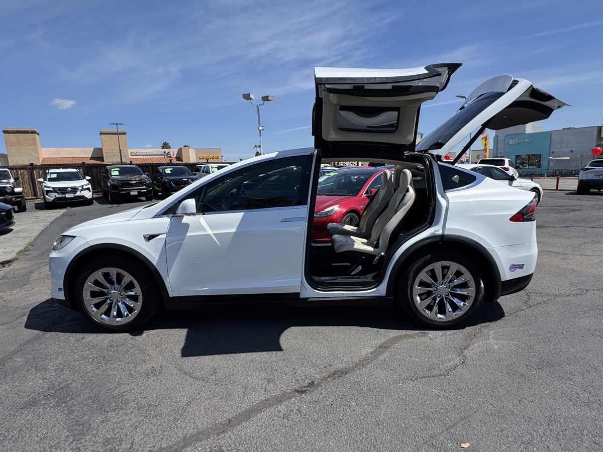 2018 Tesla Model X 75D - Photo 9