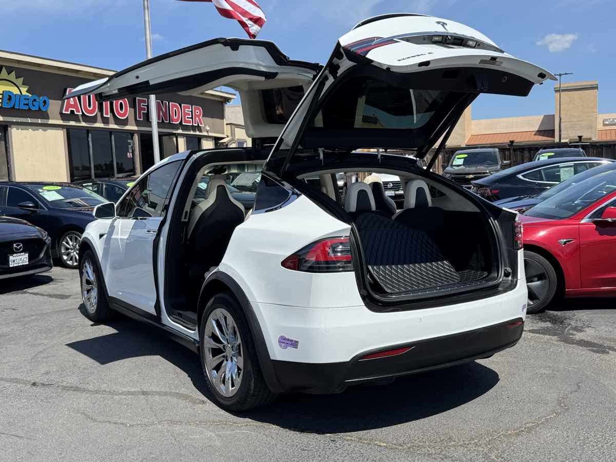 2018 Tesla Model X 75D - Photo 10