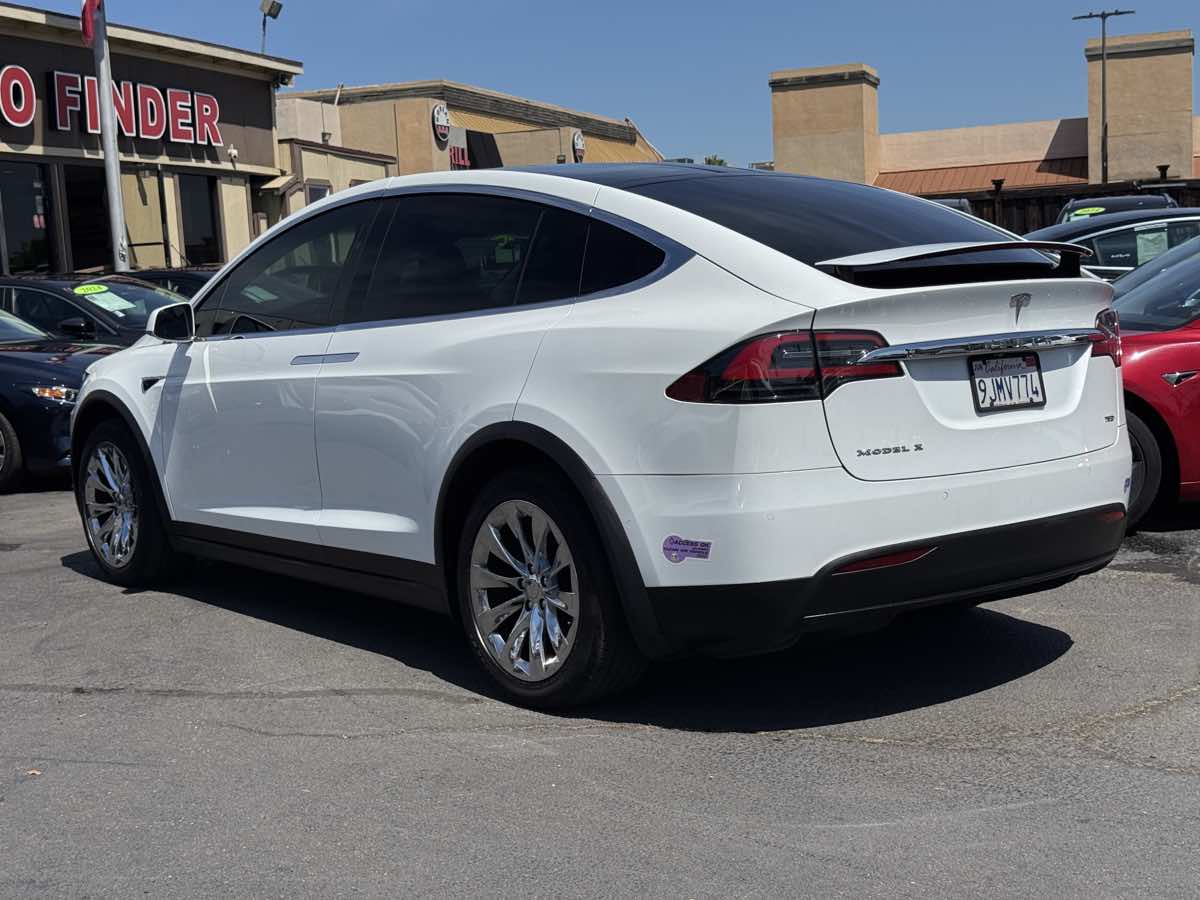 2018 Tesla Model X 75D - Photo 13