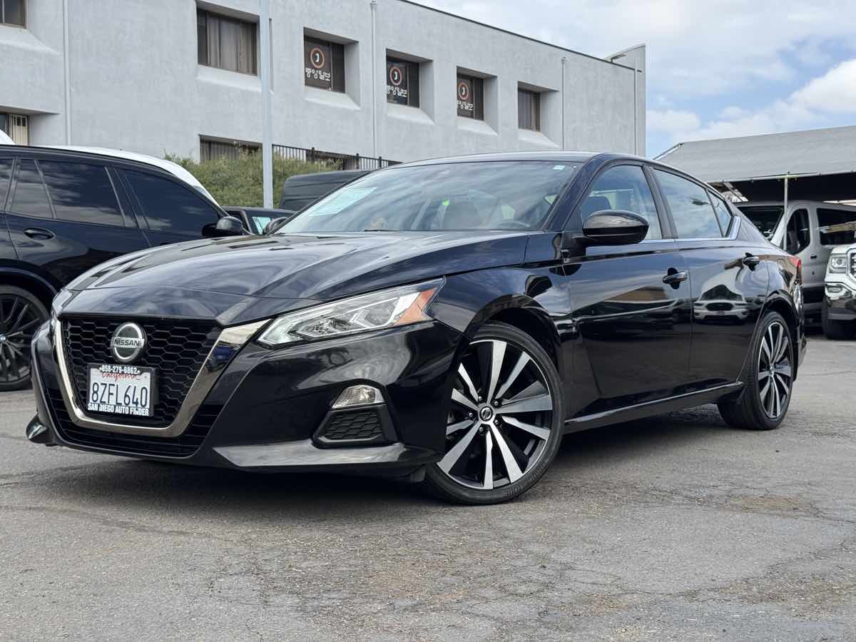 2021 Nissan Altima SR - Photo 2