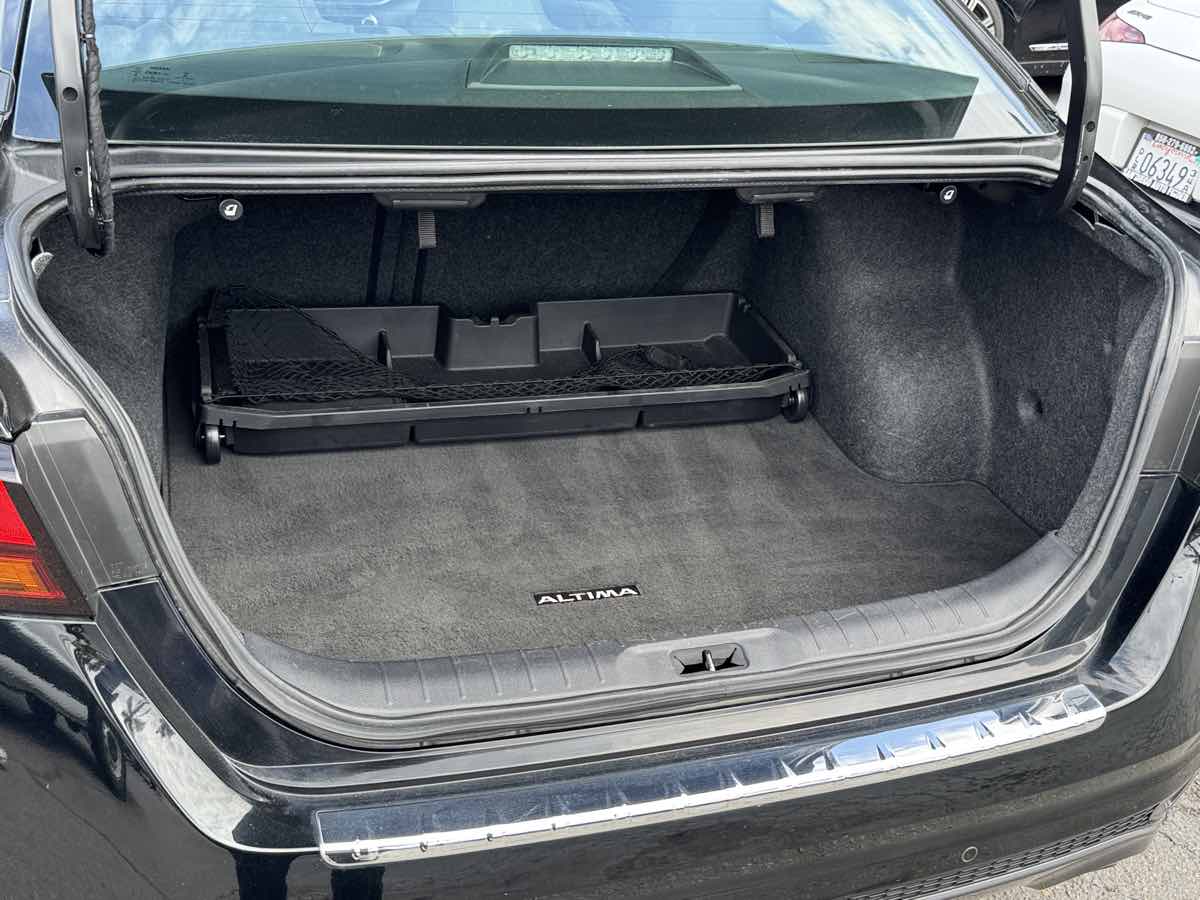 2021 Nissan Altima SR - Photo 9