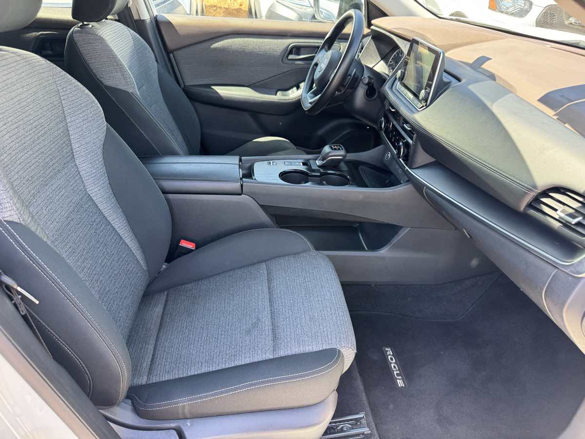 Nissan Rogue photo 15