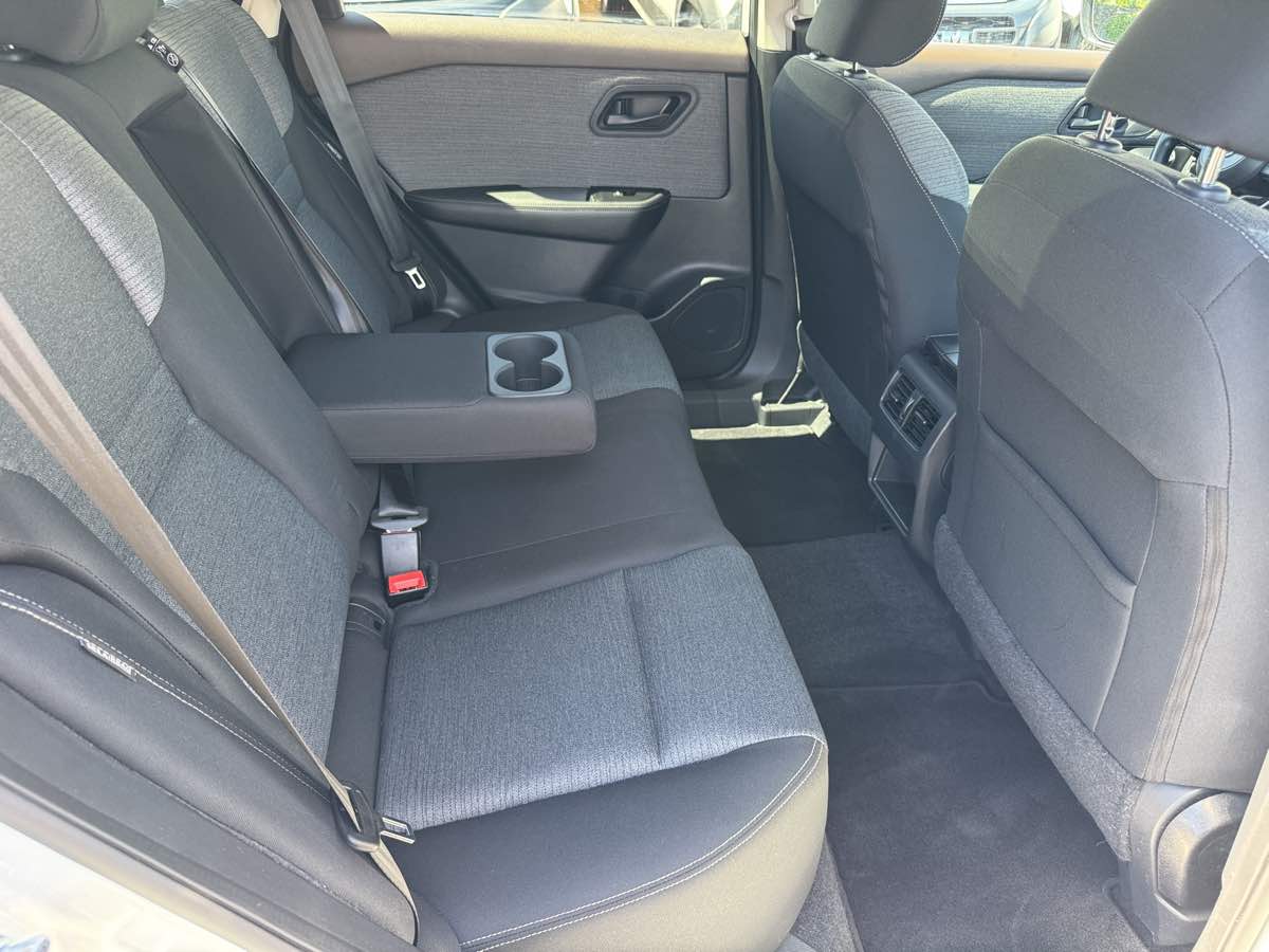 Nissan Rogue photo 17