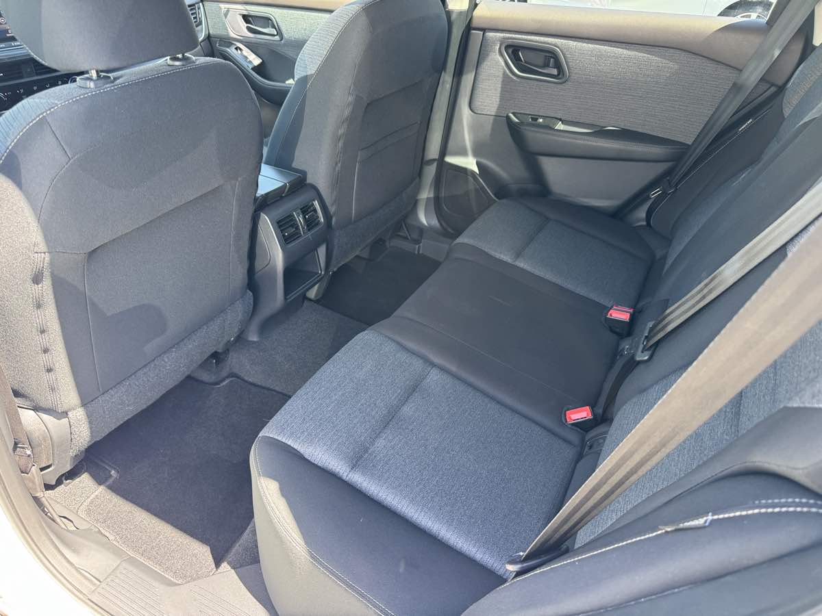 Nissan Rogue photo 19