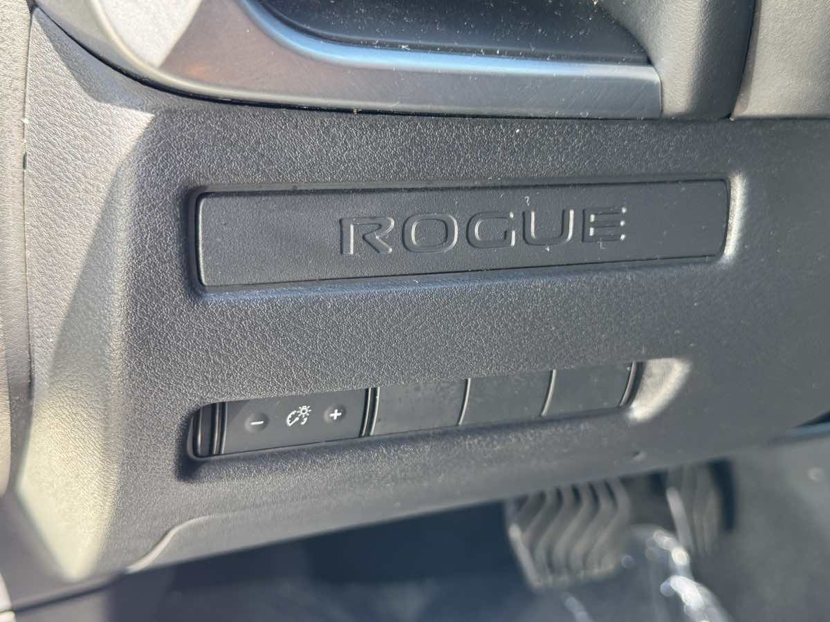 Nissan Rogue photo 27