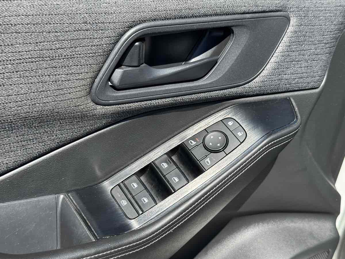 Nissan Rogue photo 28