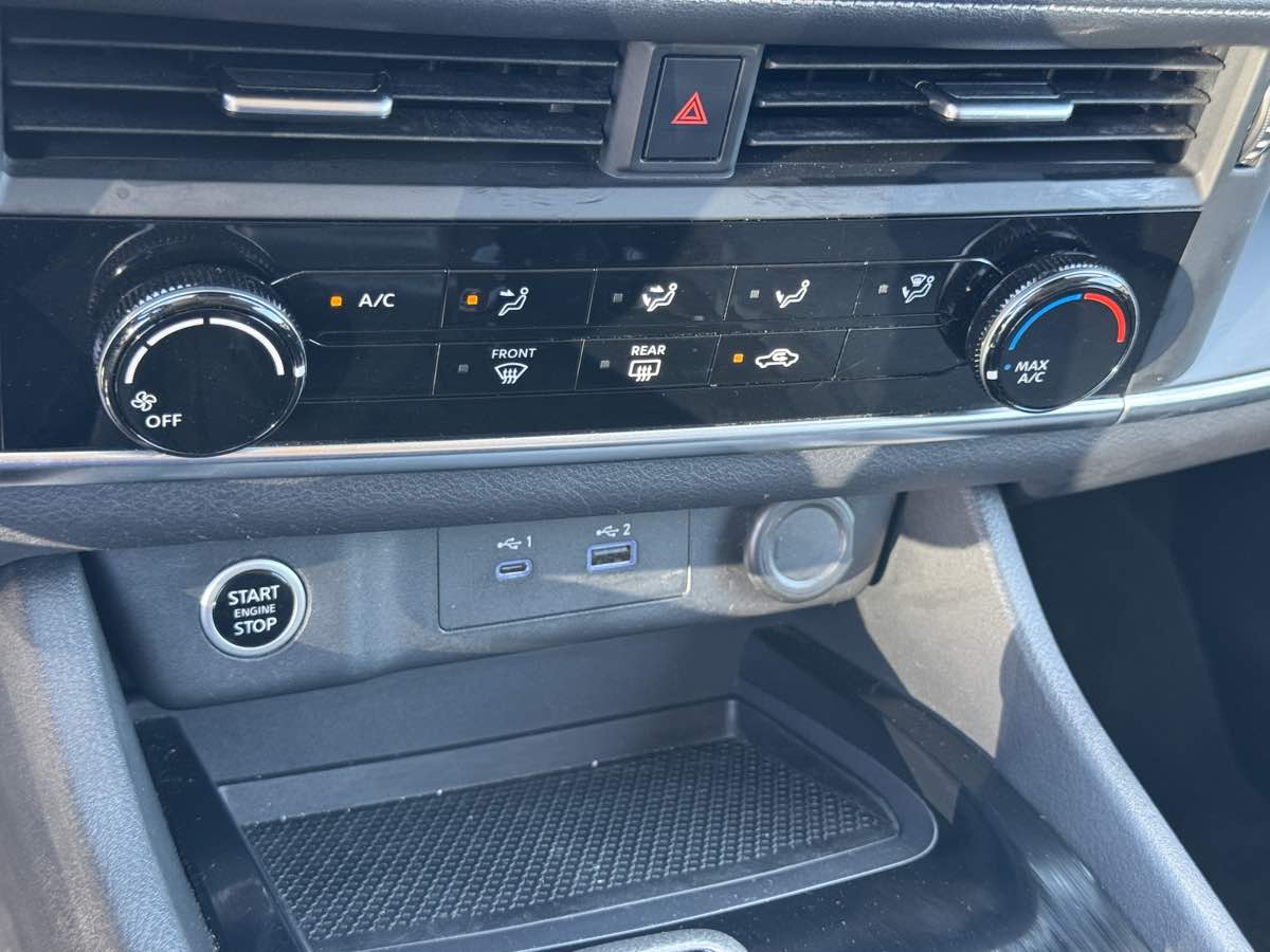 Nissan Rogue photo 30