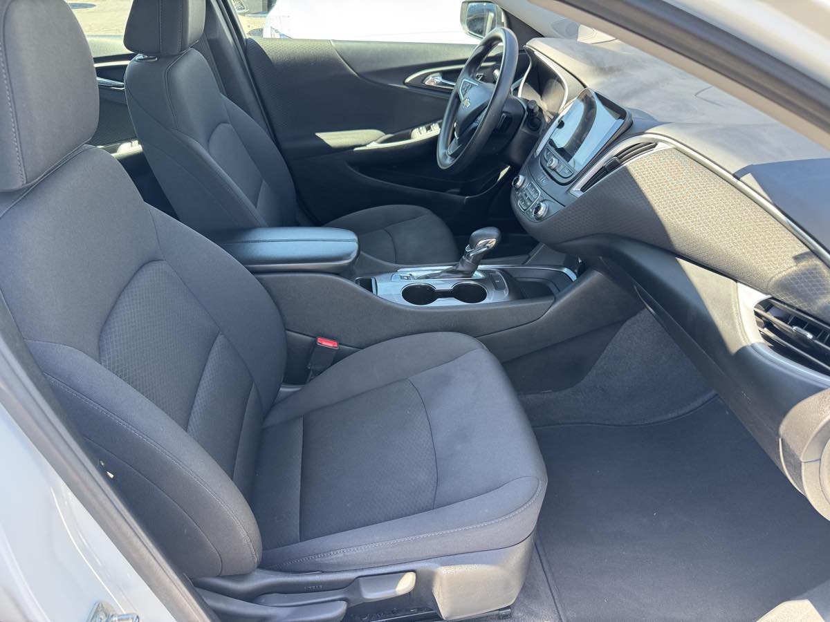 Chevrolet Malibu photo 17
