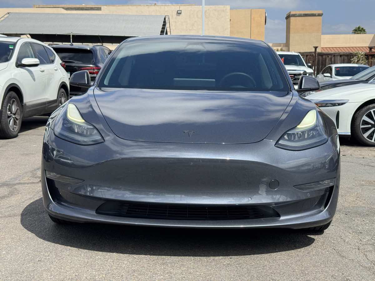 Tesla Model 3 photo 6