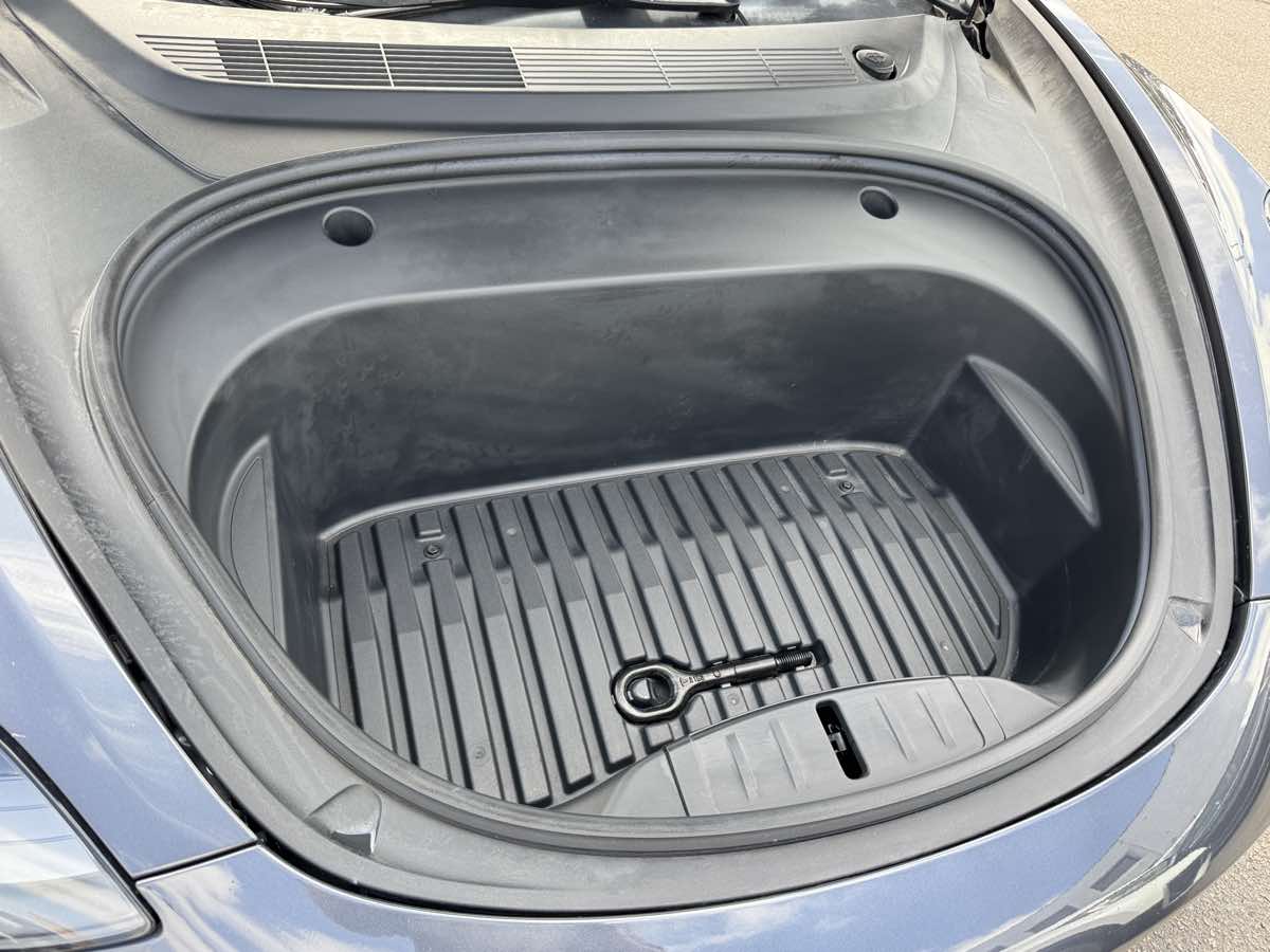 Tesla Model 3 photo 8