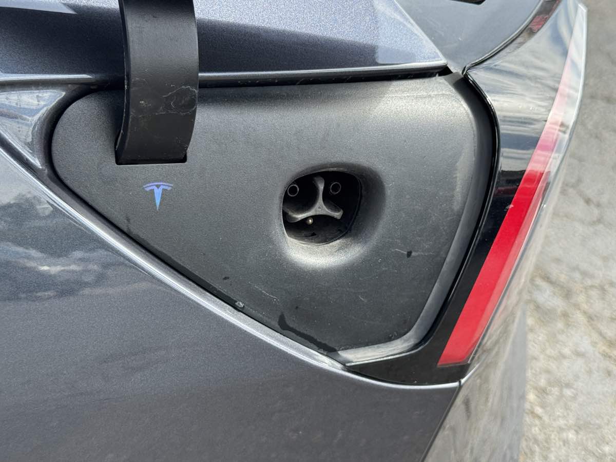 Tesla Model 3 photo 9