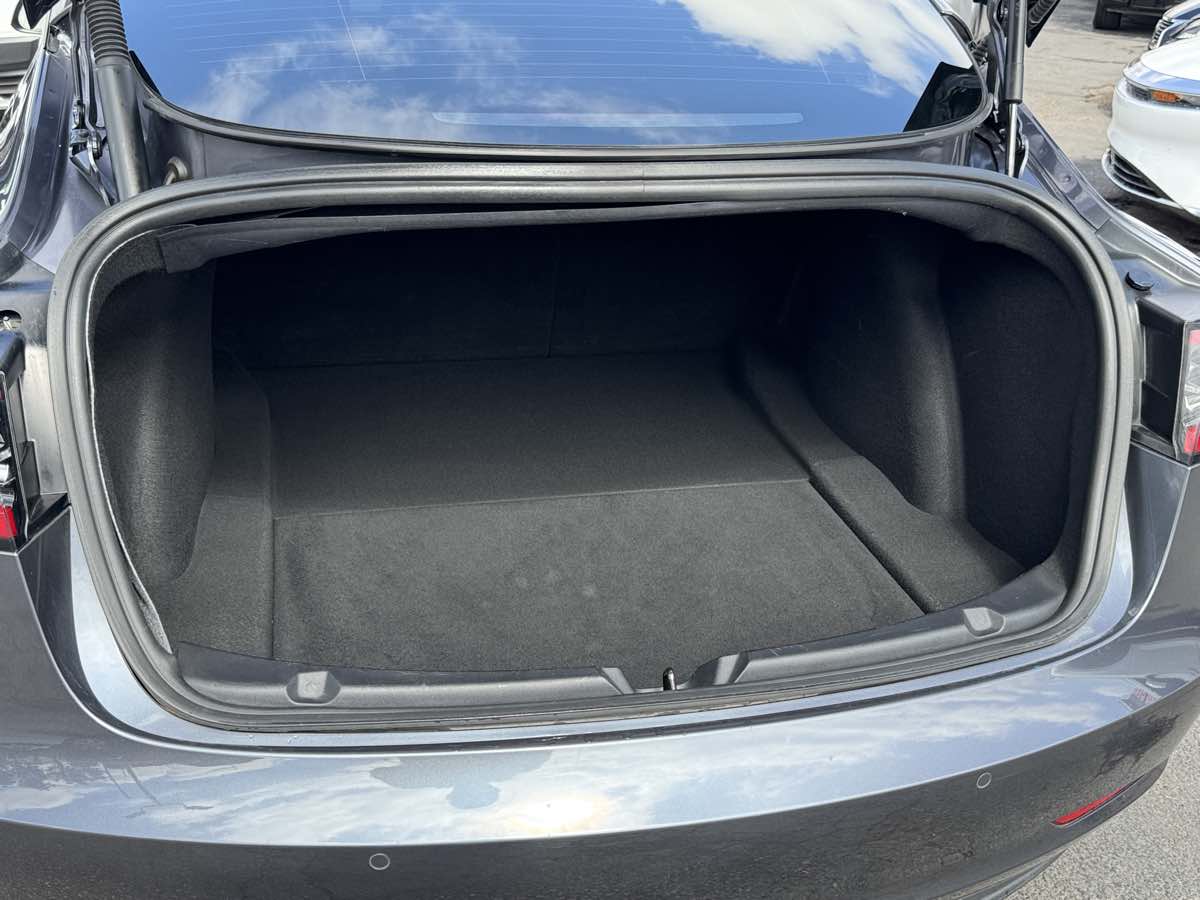 Tesla Model 3 photo 10