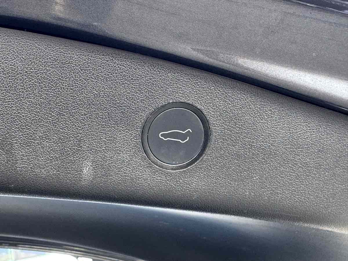 Tesla Model 3 photo 11