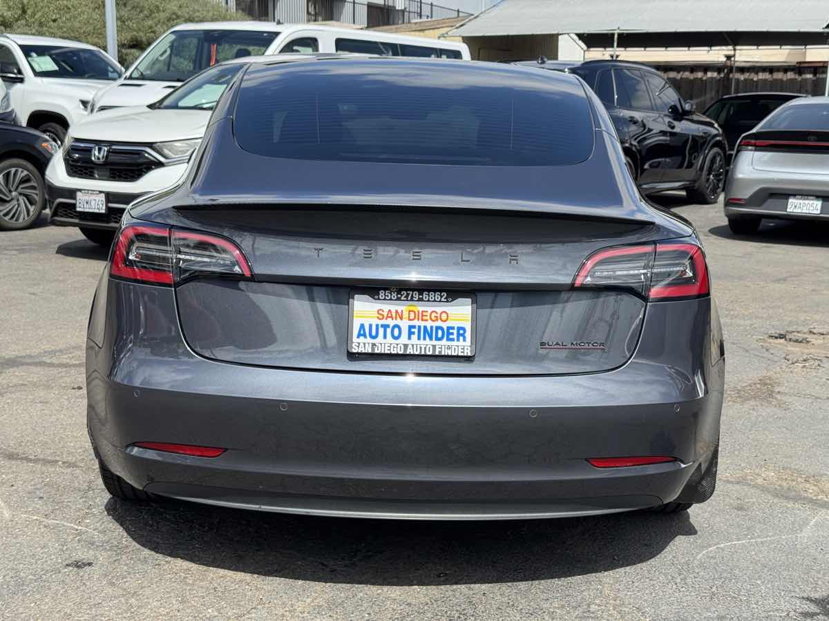 Tesla Model 3 photo 12