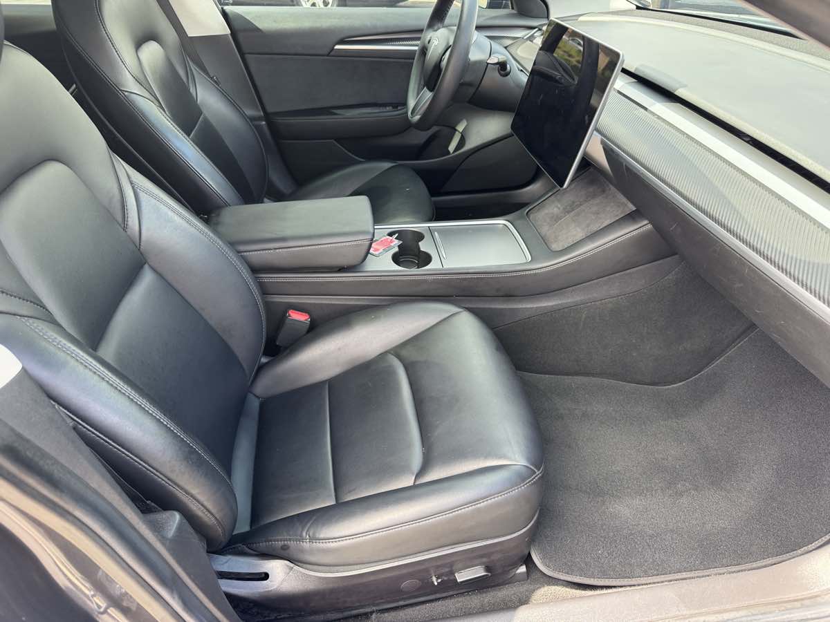 Tesla Model 3 photo 16