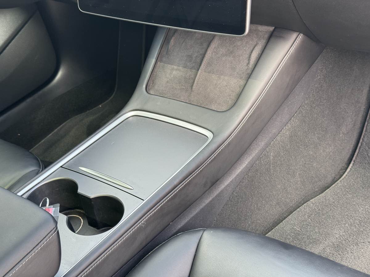 Tesla Model 3 photo 17