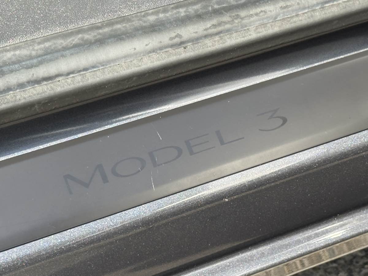 Tesla Model 3 photo 18
