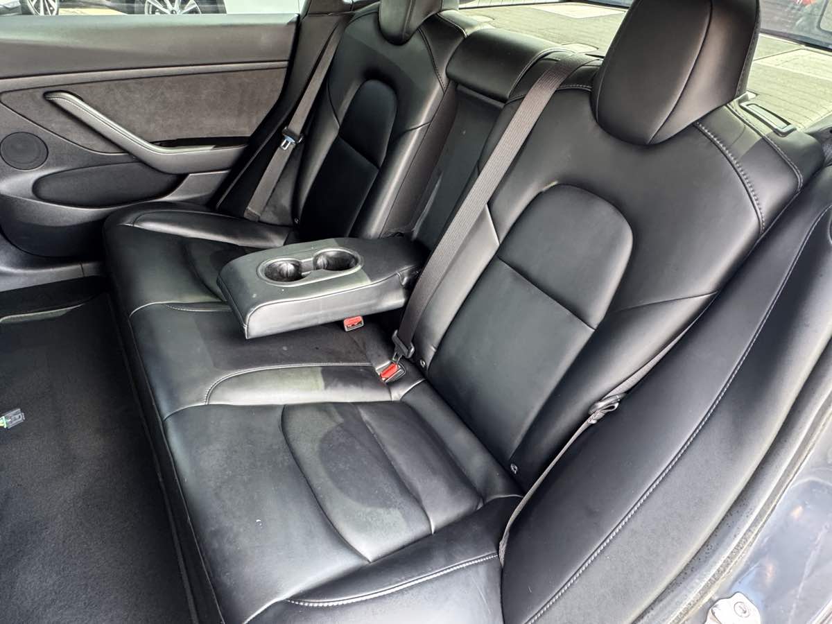 Tesla Model 3 photo 20