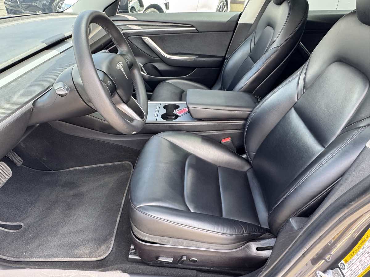 Tesla Model 3 photo 21