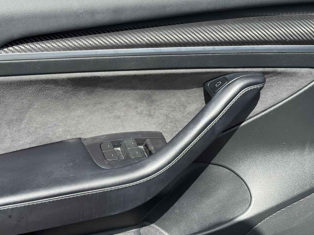 Tesla Model 3 photo 23