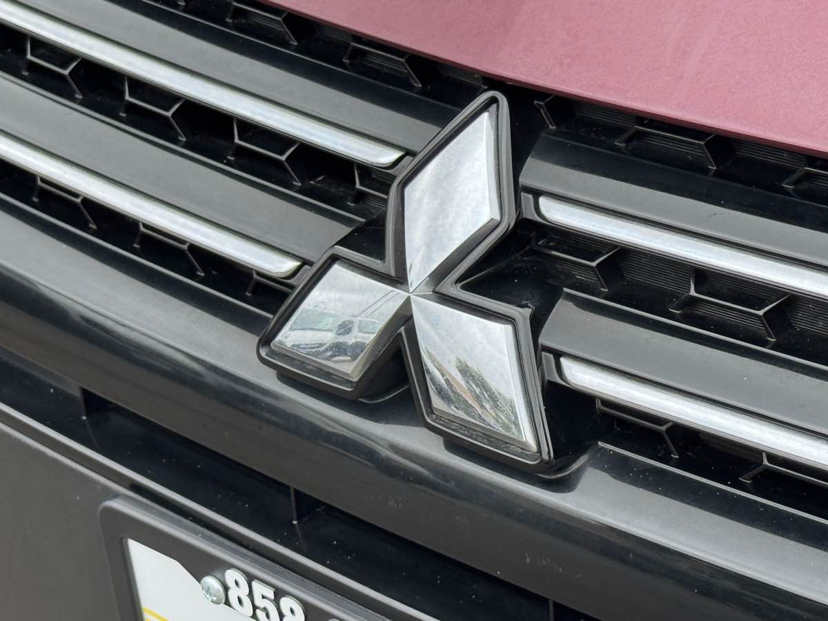 Mitsubishi Mirage photo 4