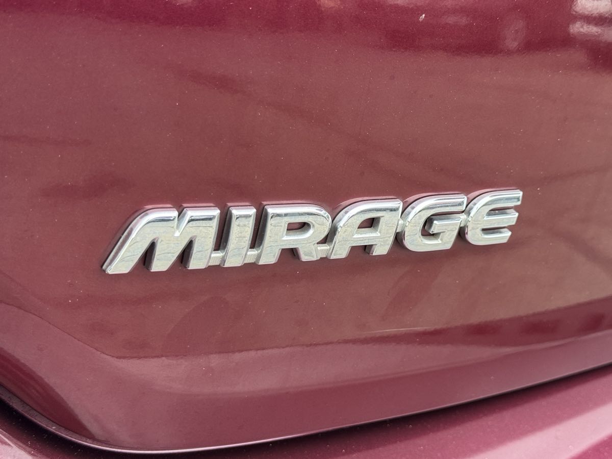 Mitsubishi Mirage photo 11