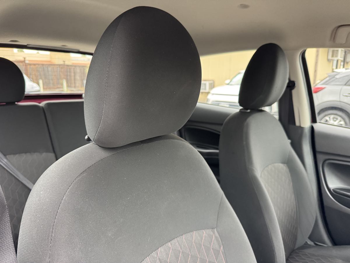 Mitsubishi Mirage photo 15