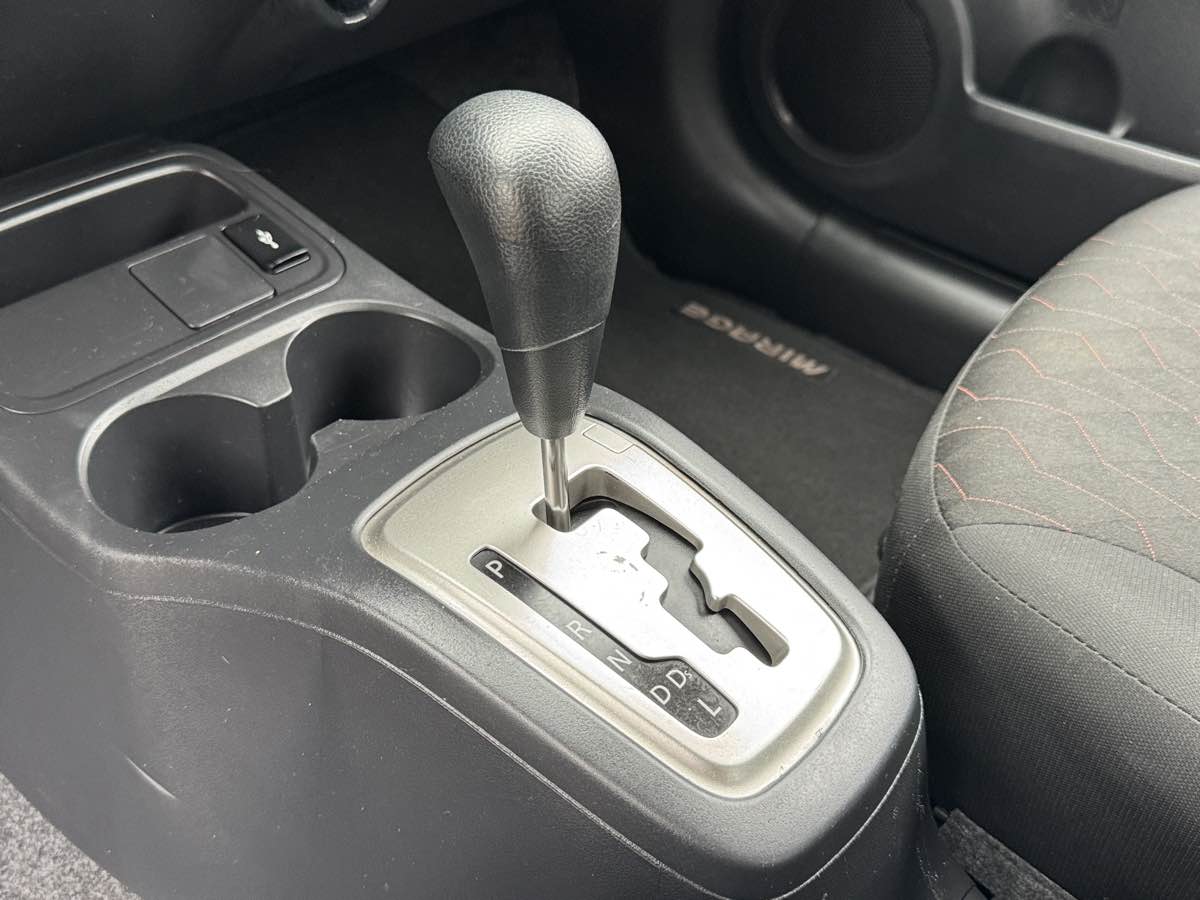 Mitsubishi Mirage photo 26
