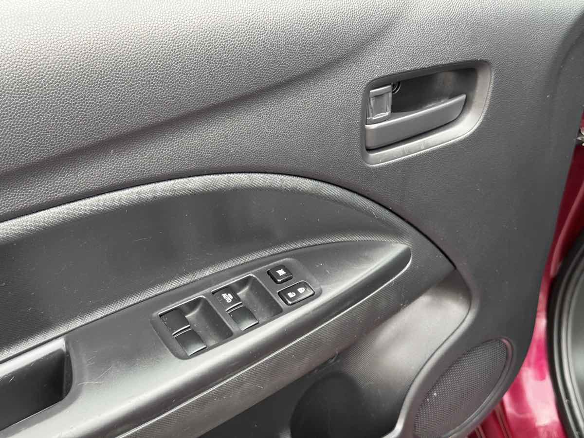 Mitsubishi Mirage photo 28