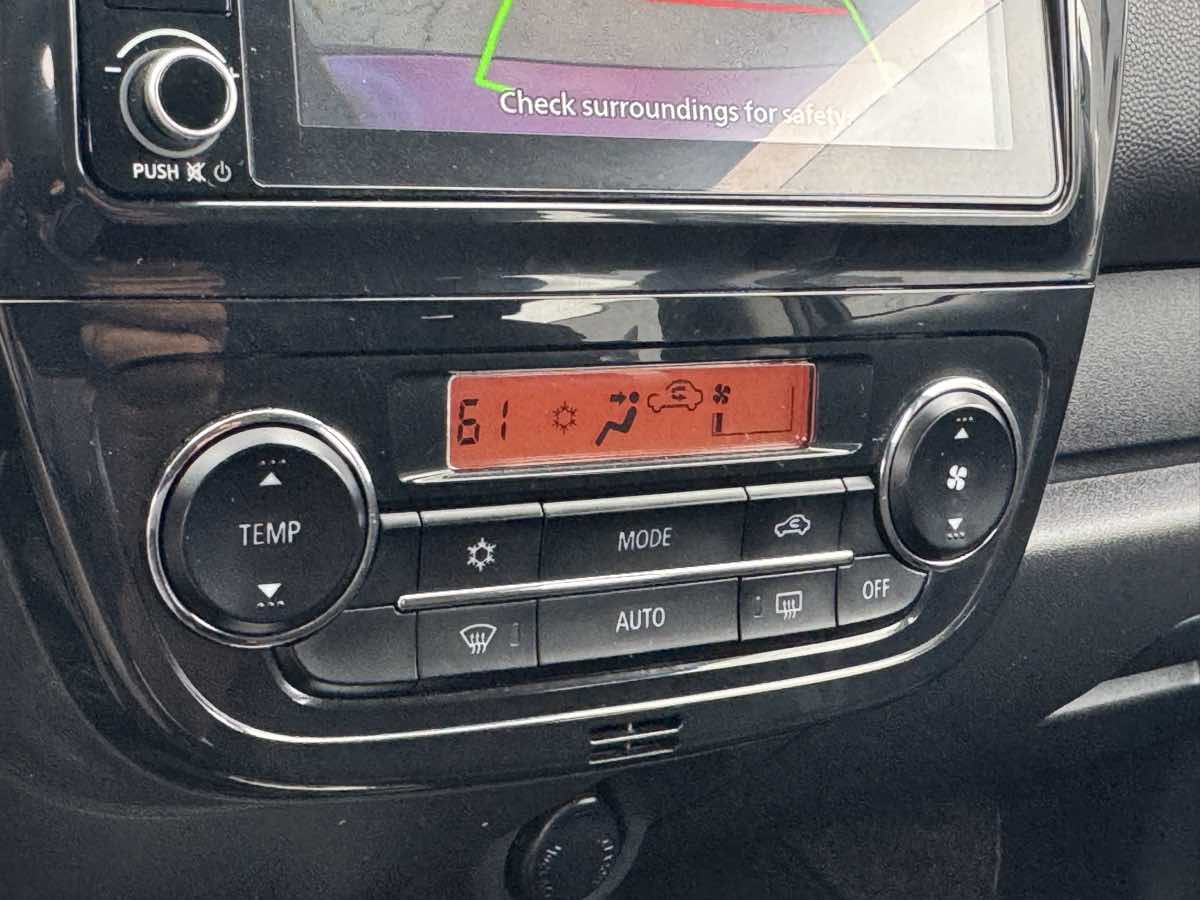Mitsubishi Mirage photo 30