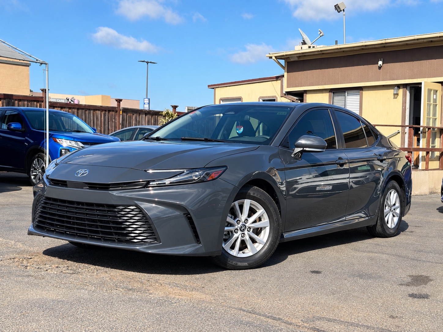Toyota Camry photo 2