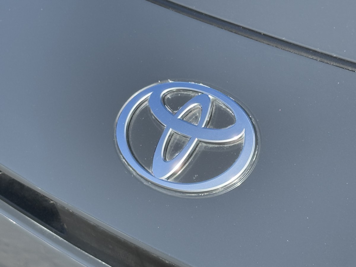 Toyota Camry photo 3