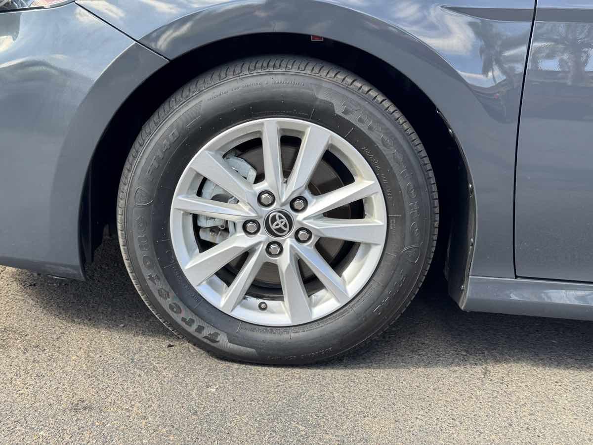 Toyota Camry photo 5