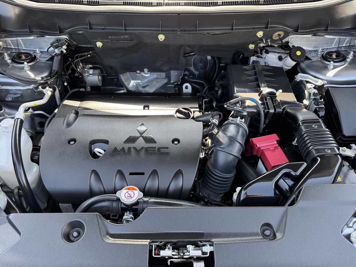 Mitsubishi Outlander Sport photo 8
