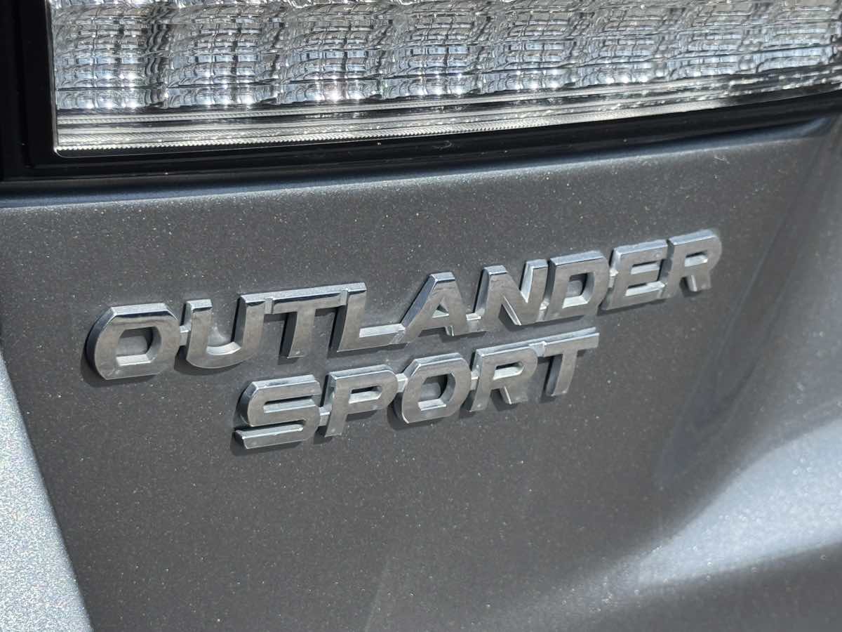 Mitsubishi Outlander Sport photo 14
