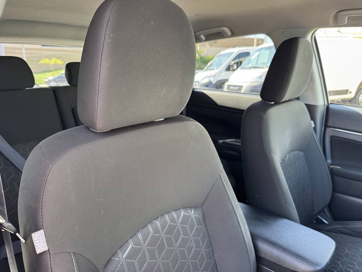 Mitsubishi Outlander Sport photo 15