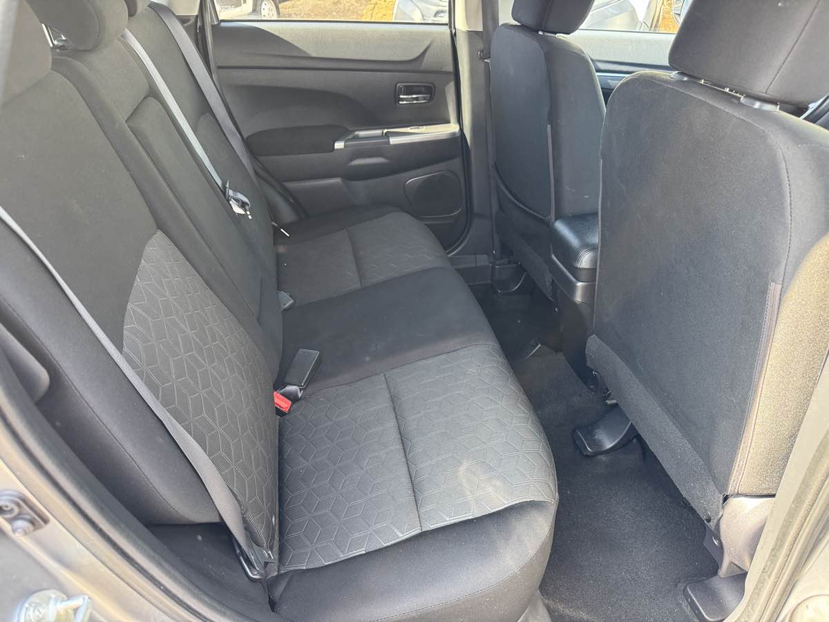Mitsubishi Outlander Sport photo 18