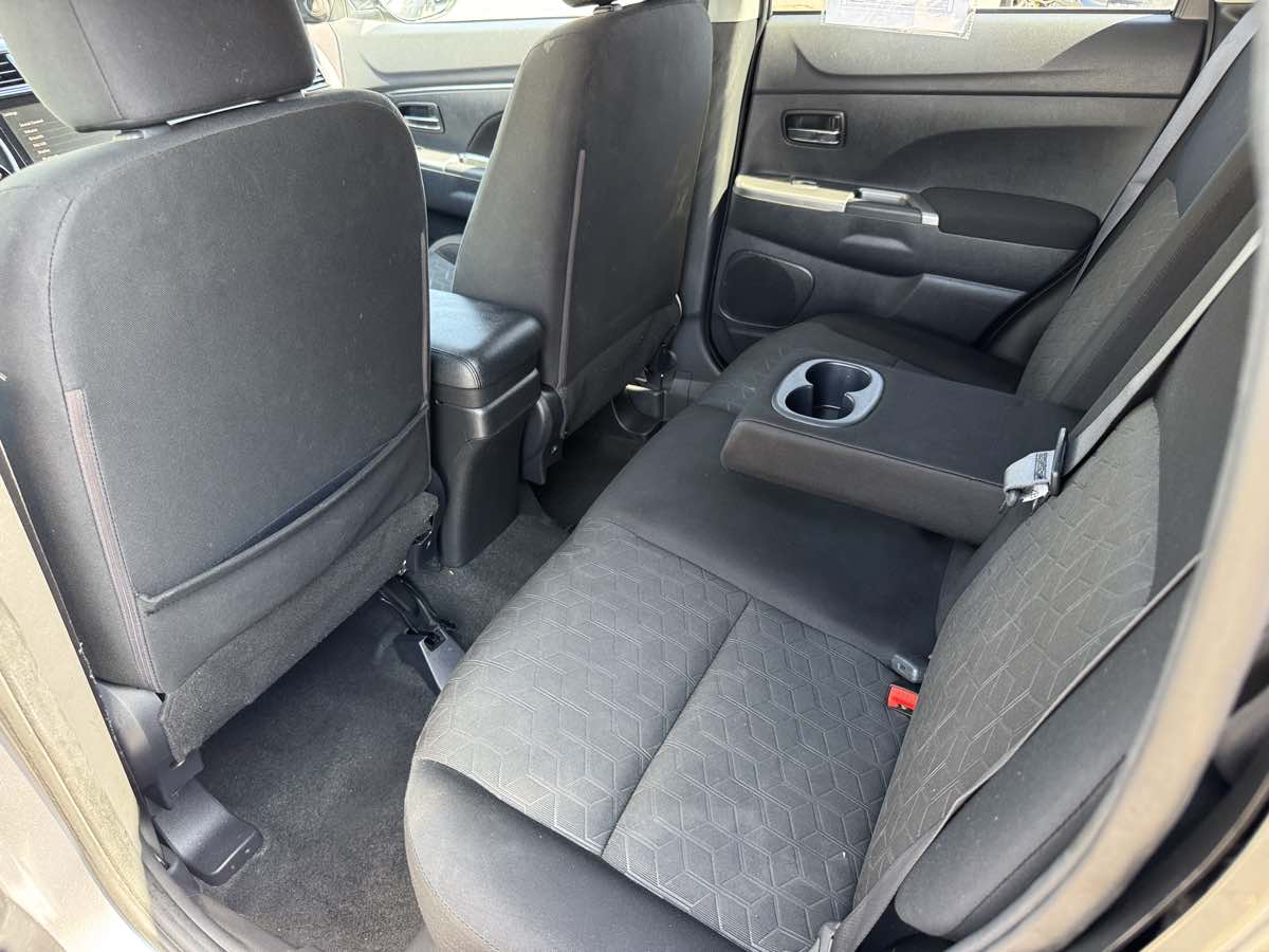 Mitsubishi Outlander Sport photo 19