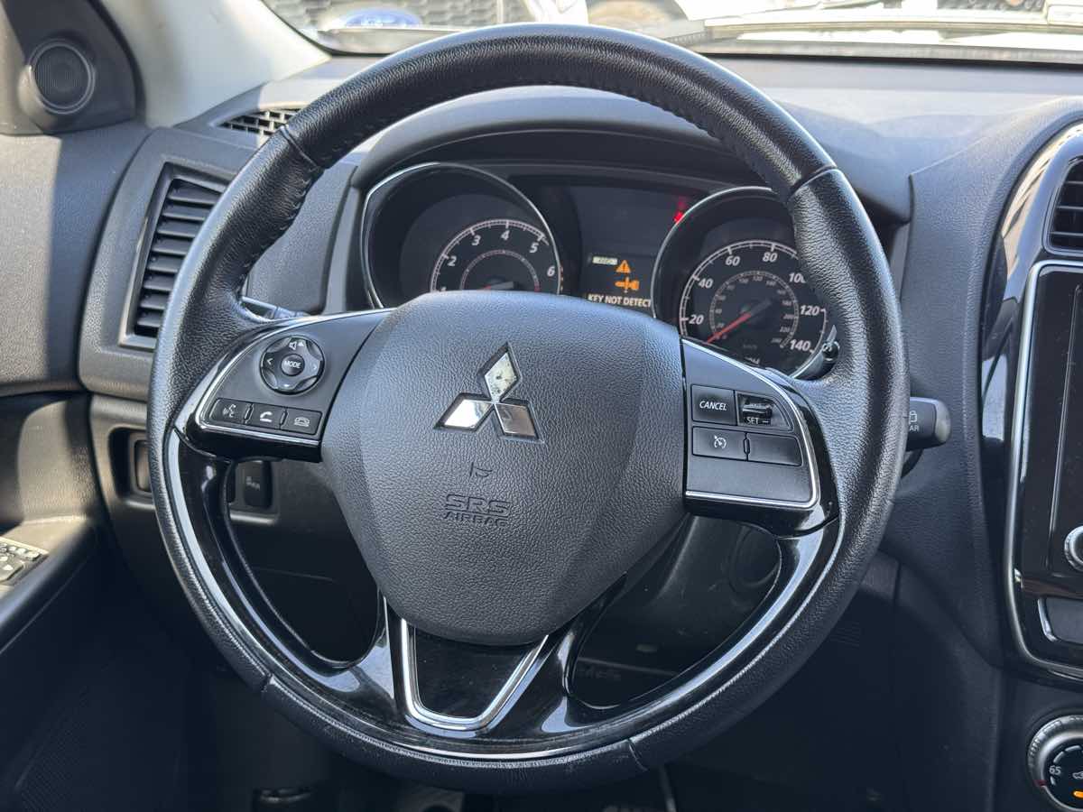 Mitsubishi Outlander Sport photo 22