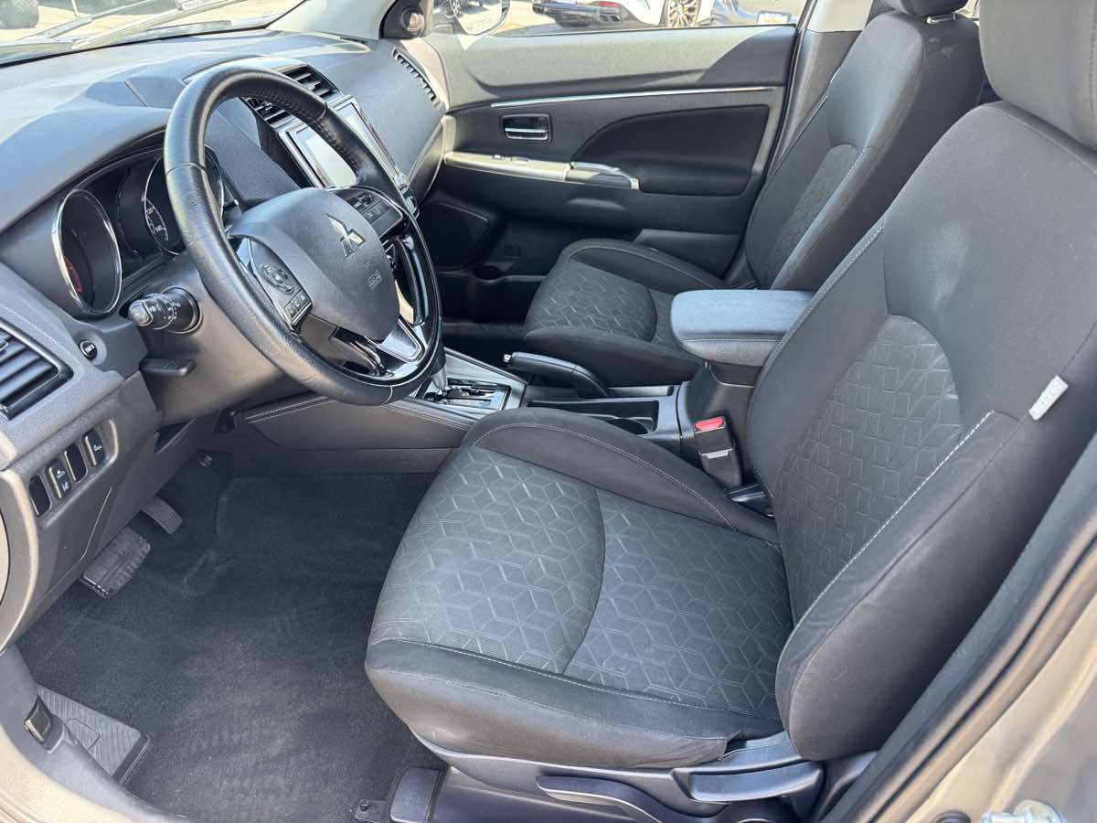 Mitsubishi Outlander Sport photo 24