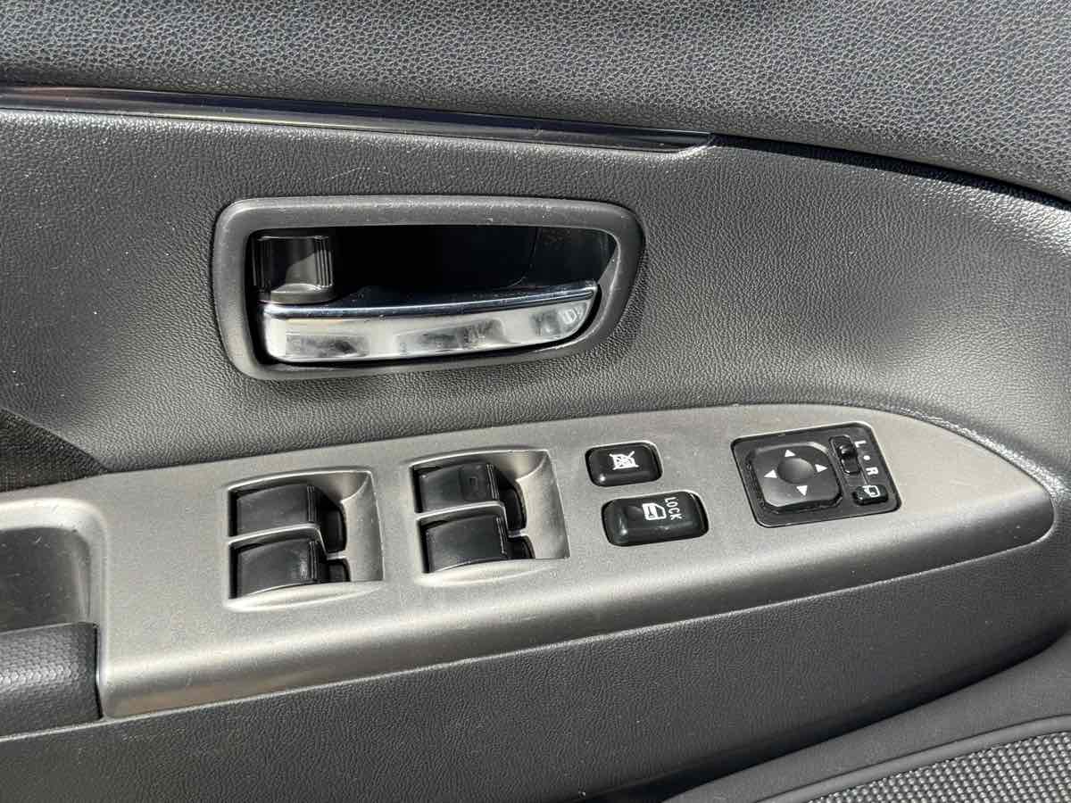 Mitsubishi Outlander Sport photo 27