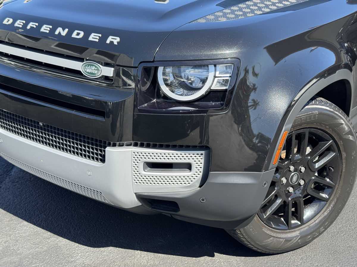 Land Rover Defender photo 3
