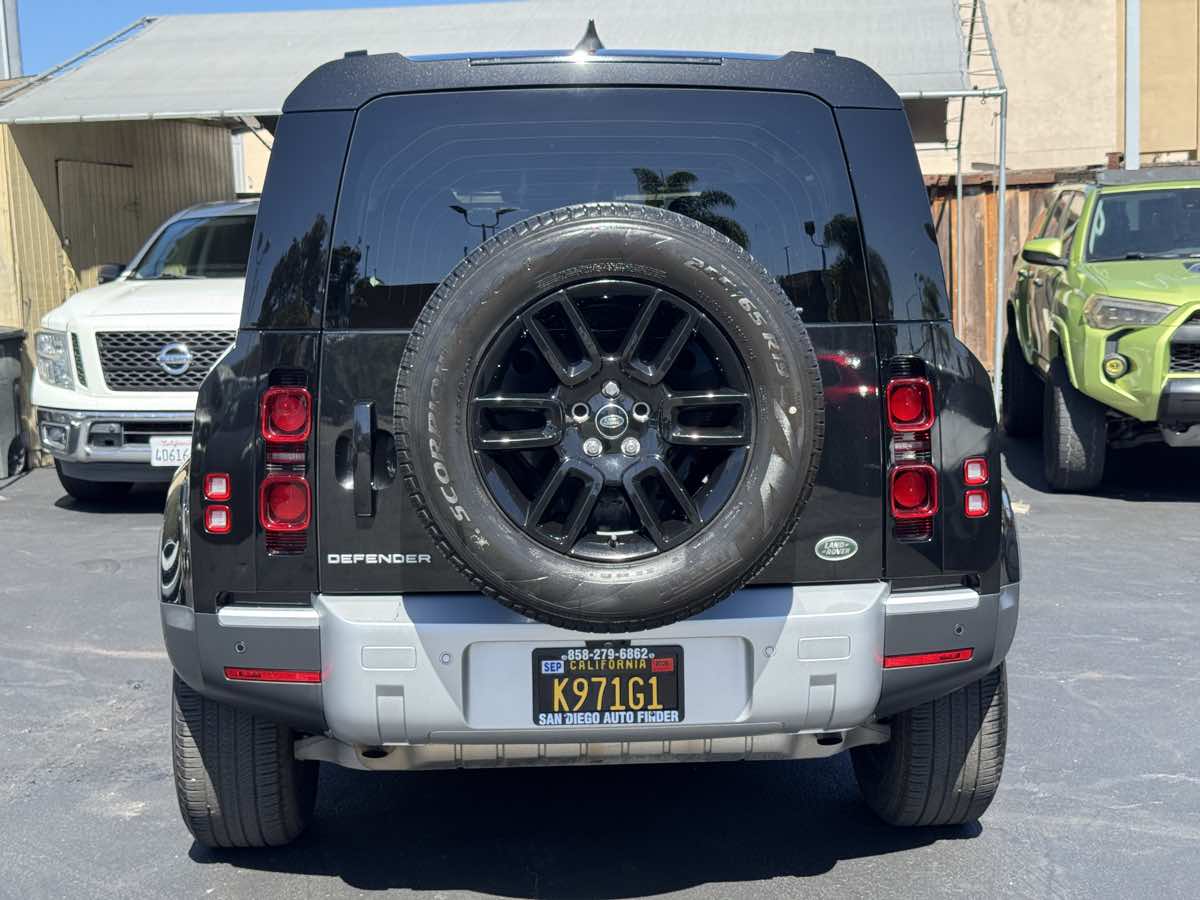 Land Rover Defender photo 10