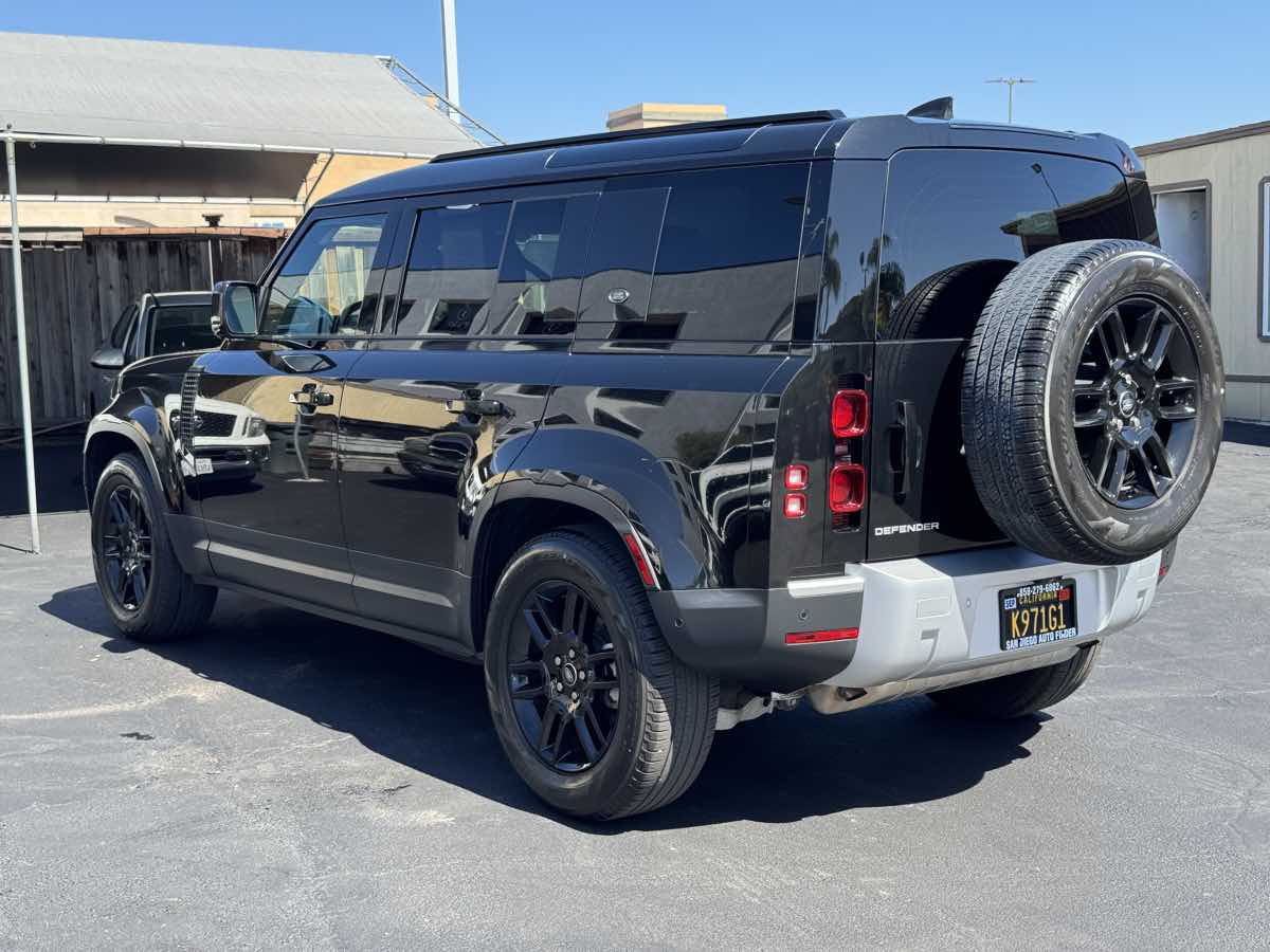 Land Rover Defender photo 11