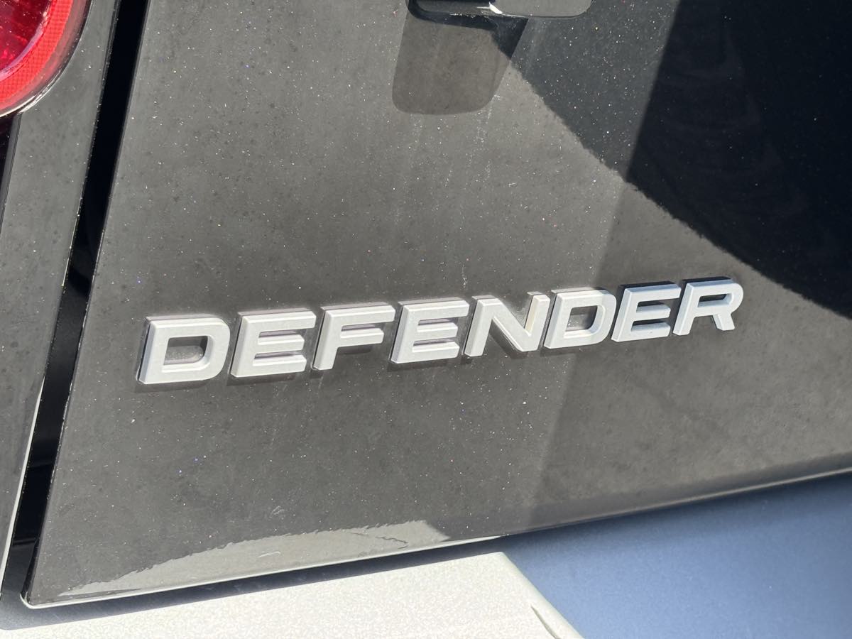 Land Rover Defender photo 12