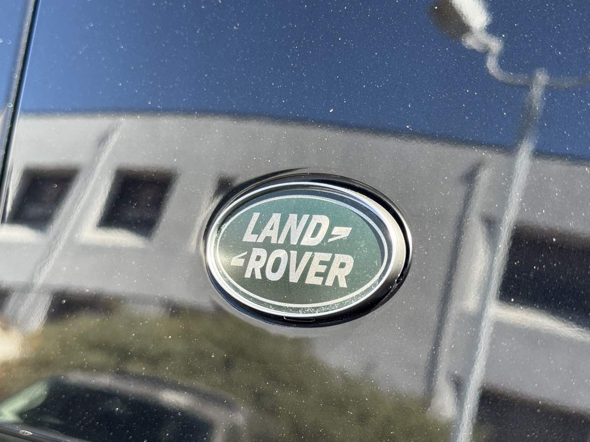 Land Rover Defender photo 14