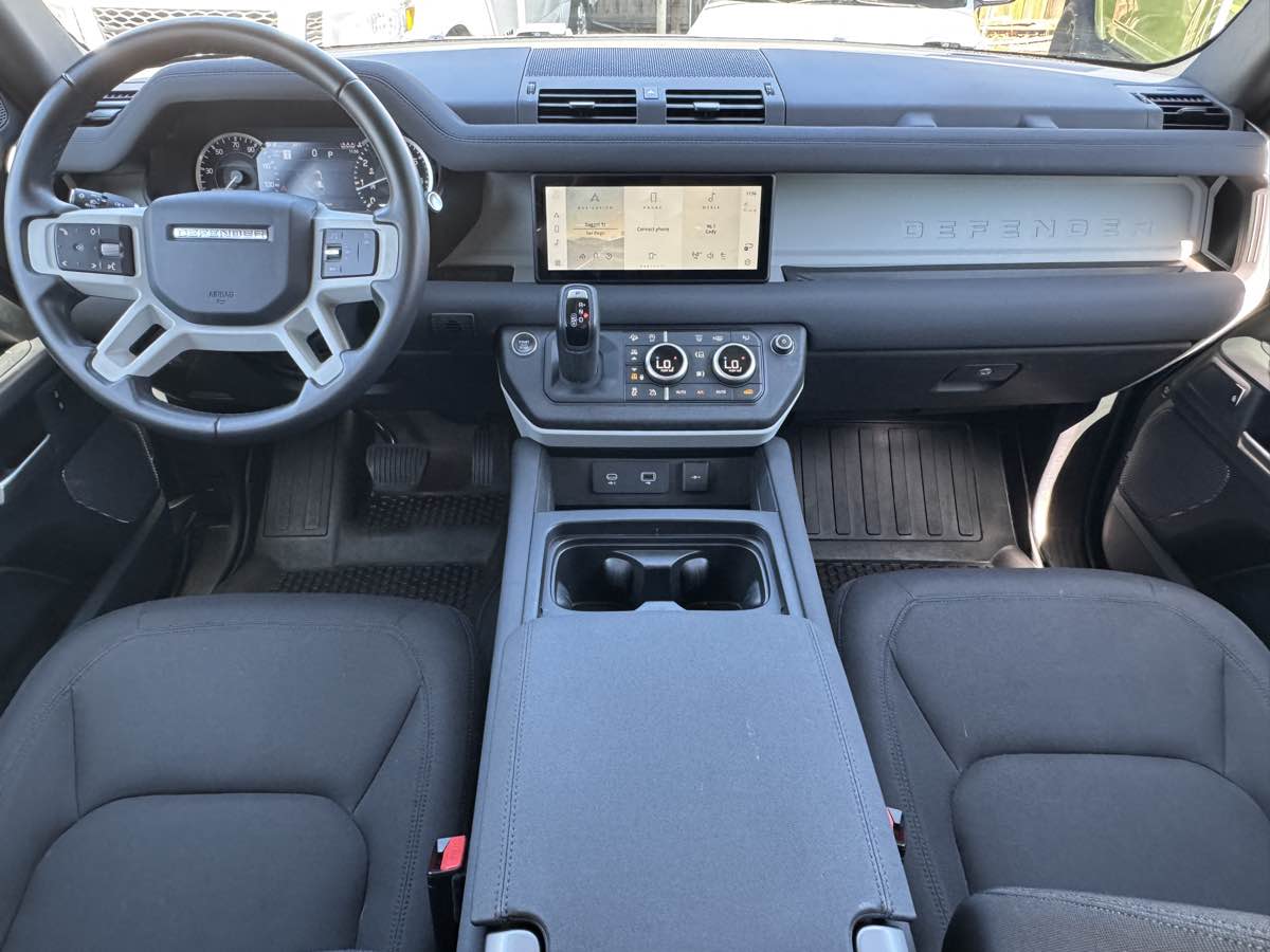 Land Rover Defender photo 20