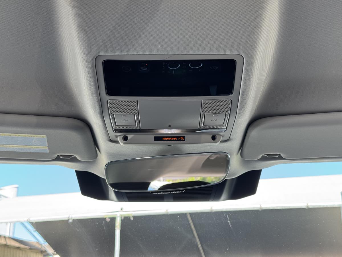 Land Rover Defender photo 24