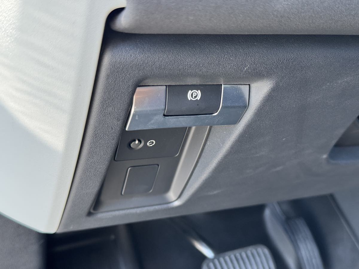 Land Rover Defender photo 27
